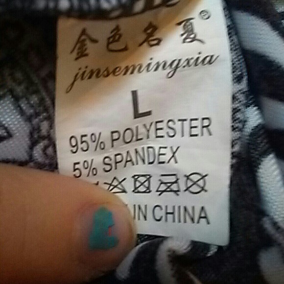 Black and white cover up - Picture 3 of 3